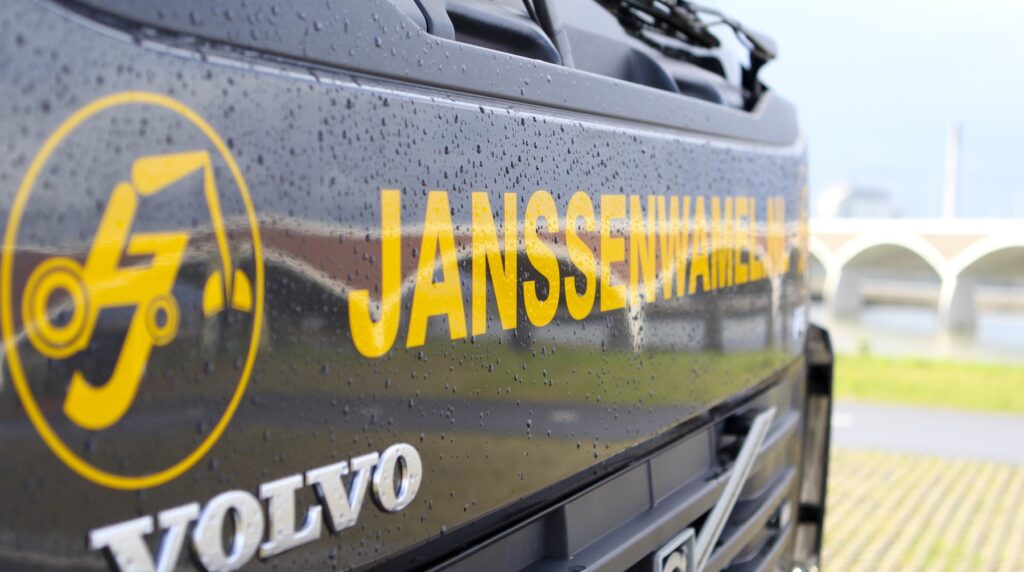 Vrachtwagen van Janssen Wamel