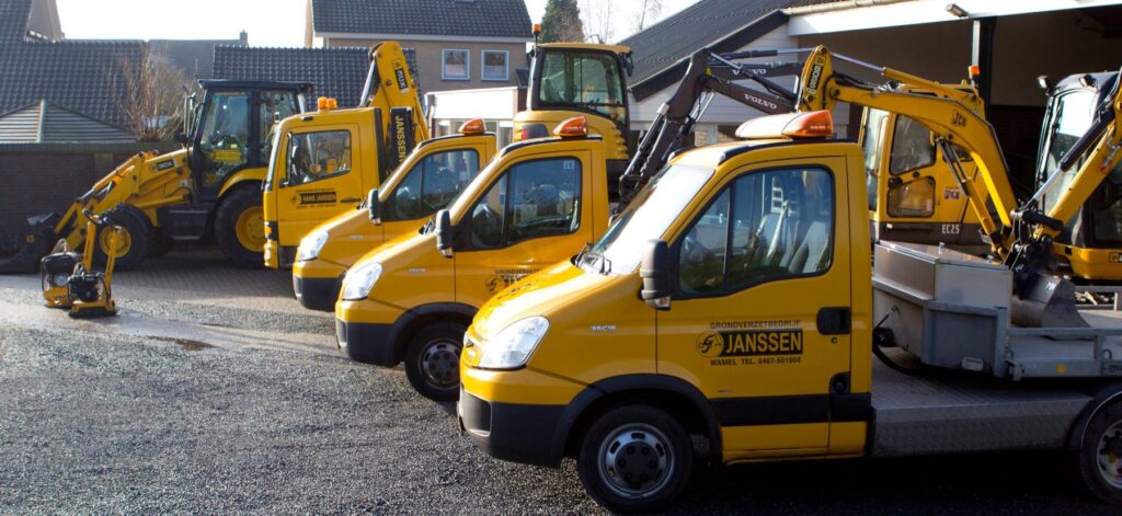 Gele bedrijfsbussen van Janssen Wamel