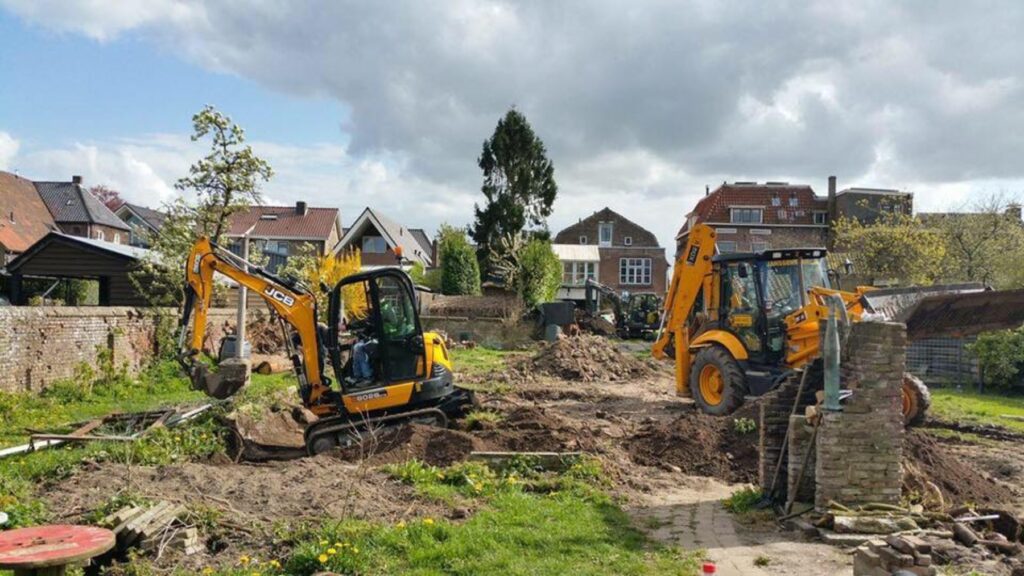 Graafmachines aan het werk op een bouwterrein